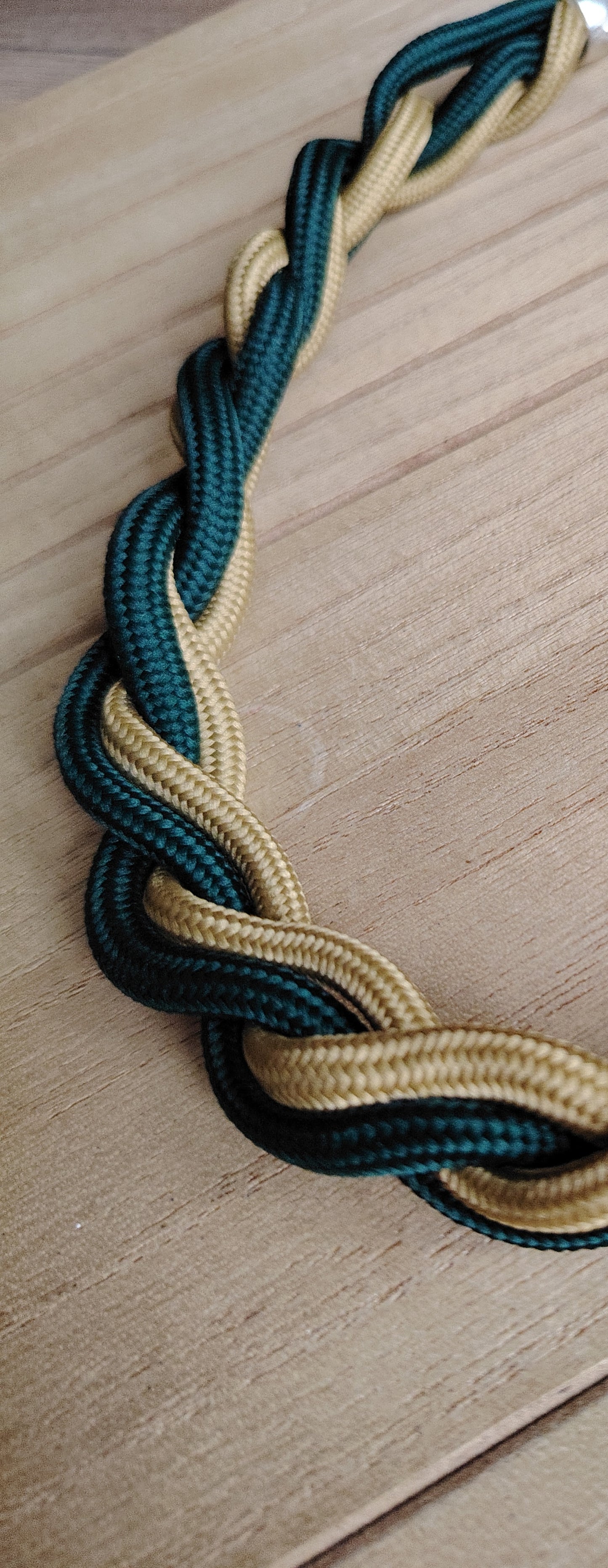 Collar trenzado