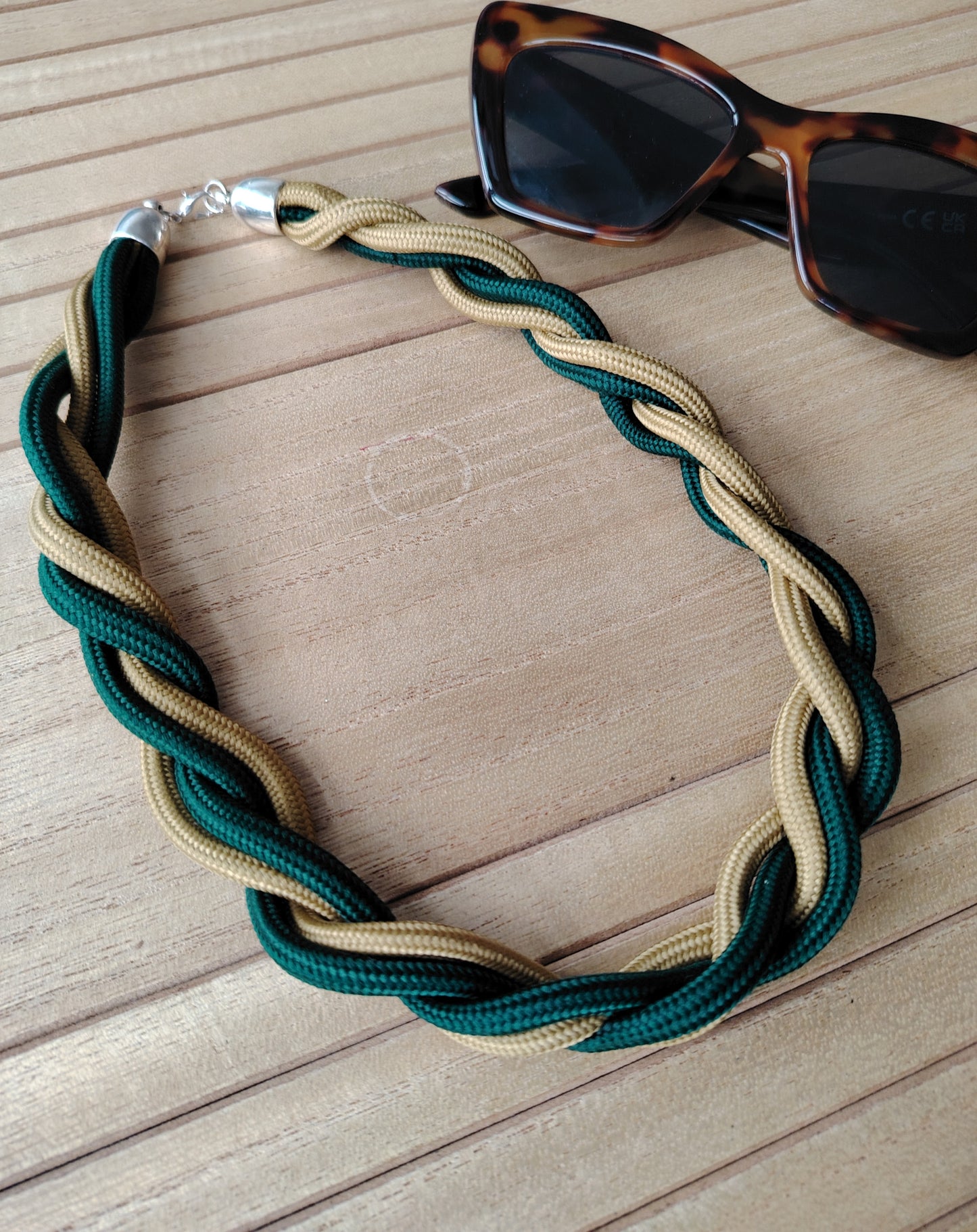 Collar trenzado
